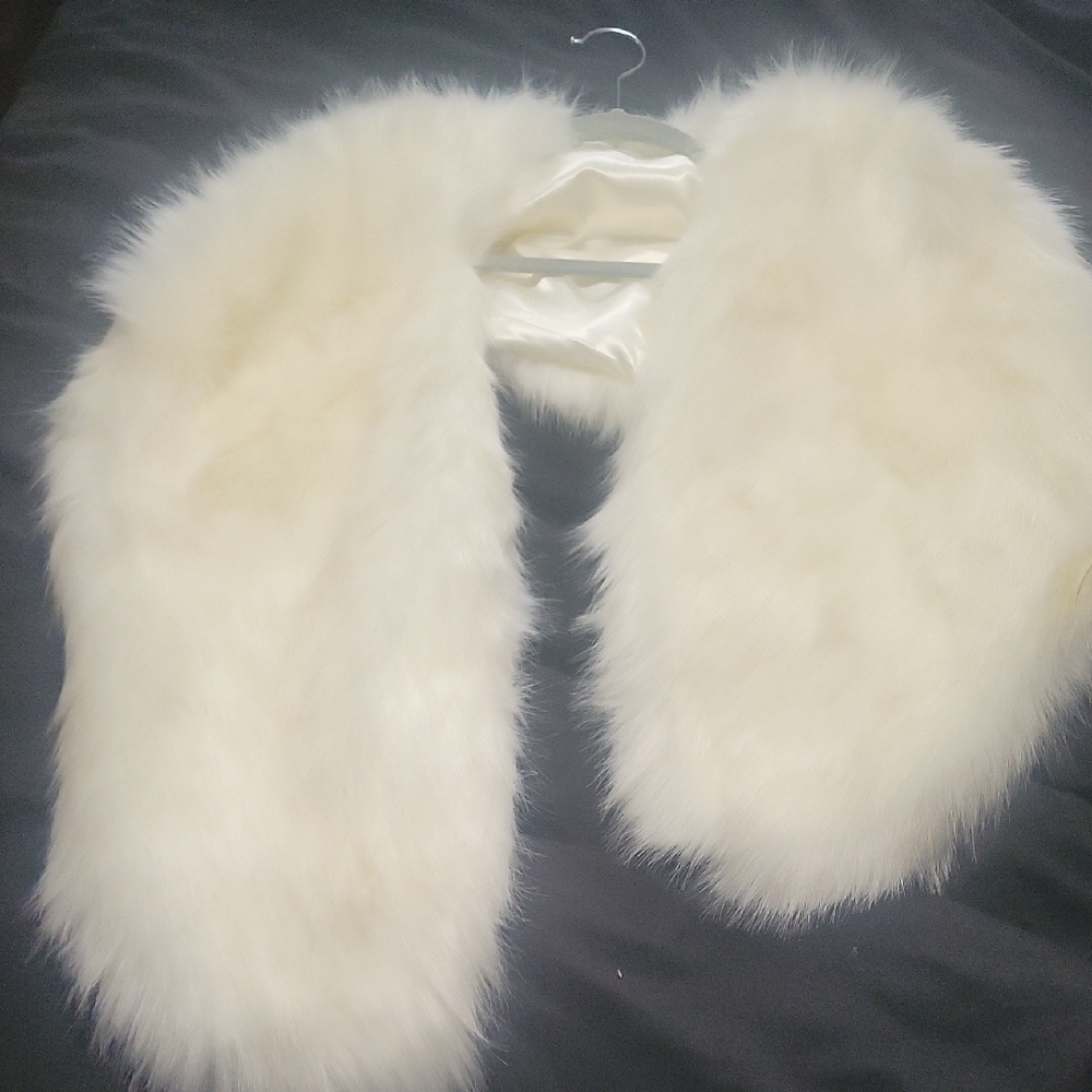 Elegant White Faux Fur Stole